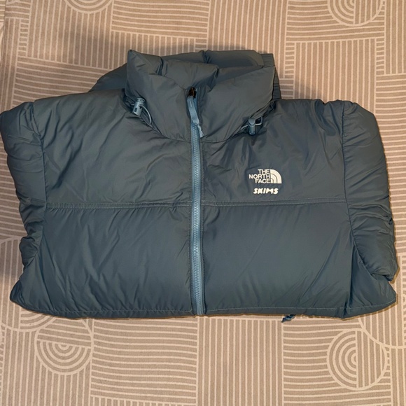 The North Face x SKIMS | 1996 Nupste Jacket - Picture 3 of 4
